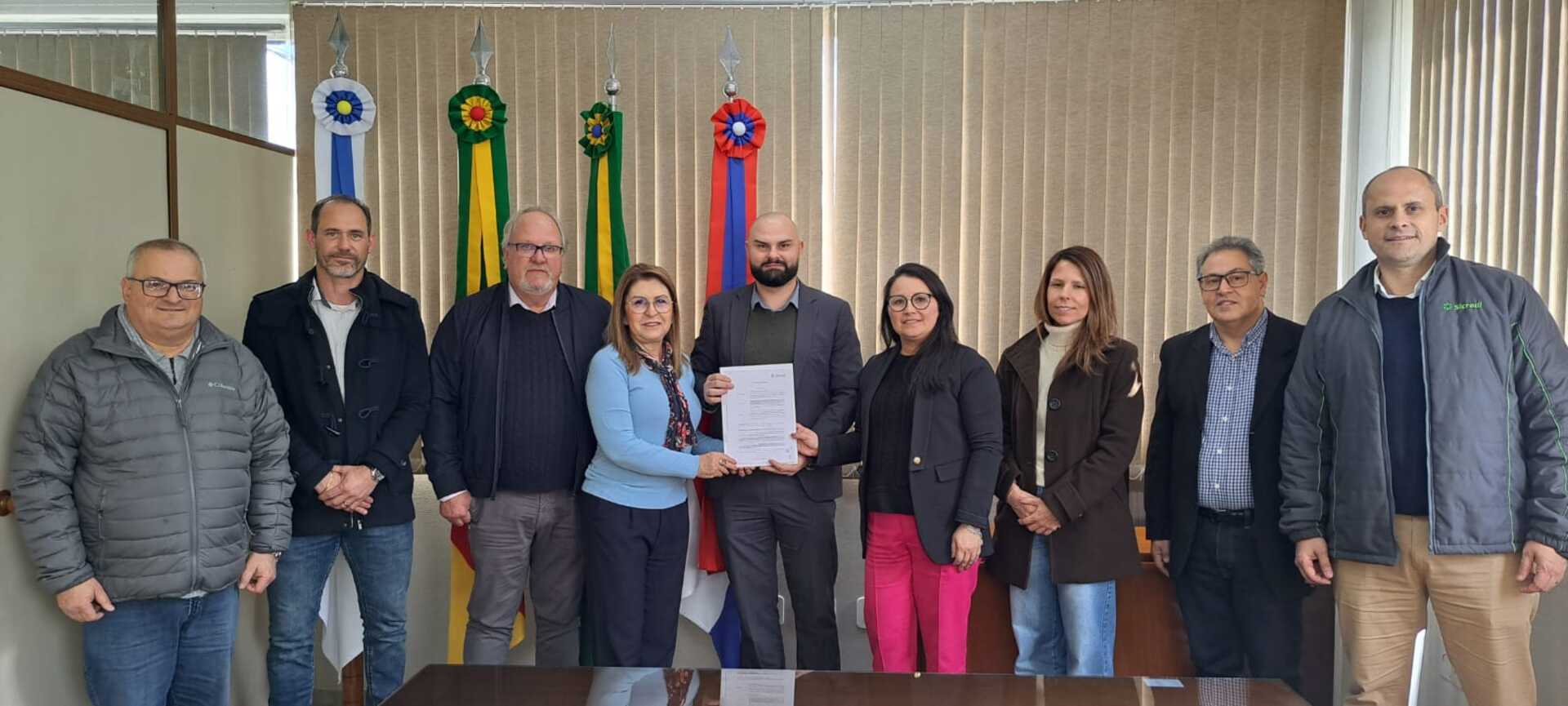 OAB Barro Preto - Sicredi e CDL Uruguaiana assinam contrato de impulsionamento de empresas