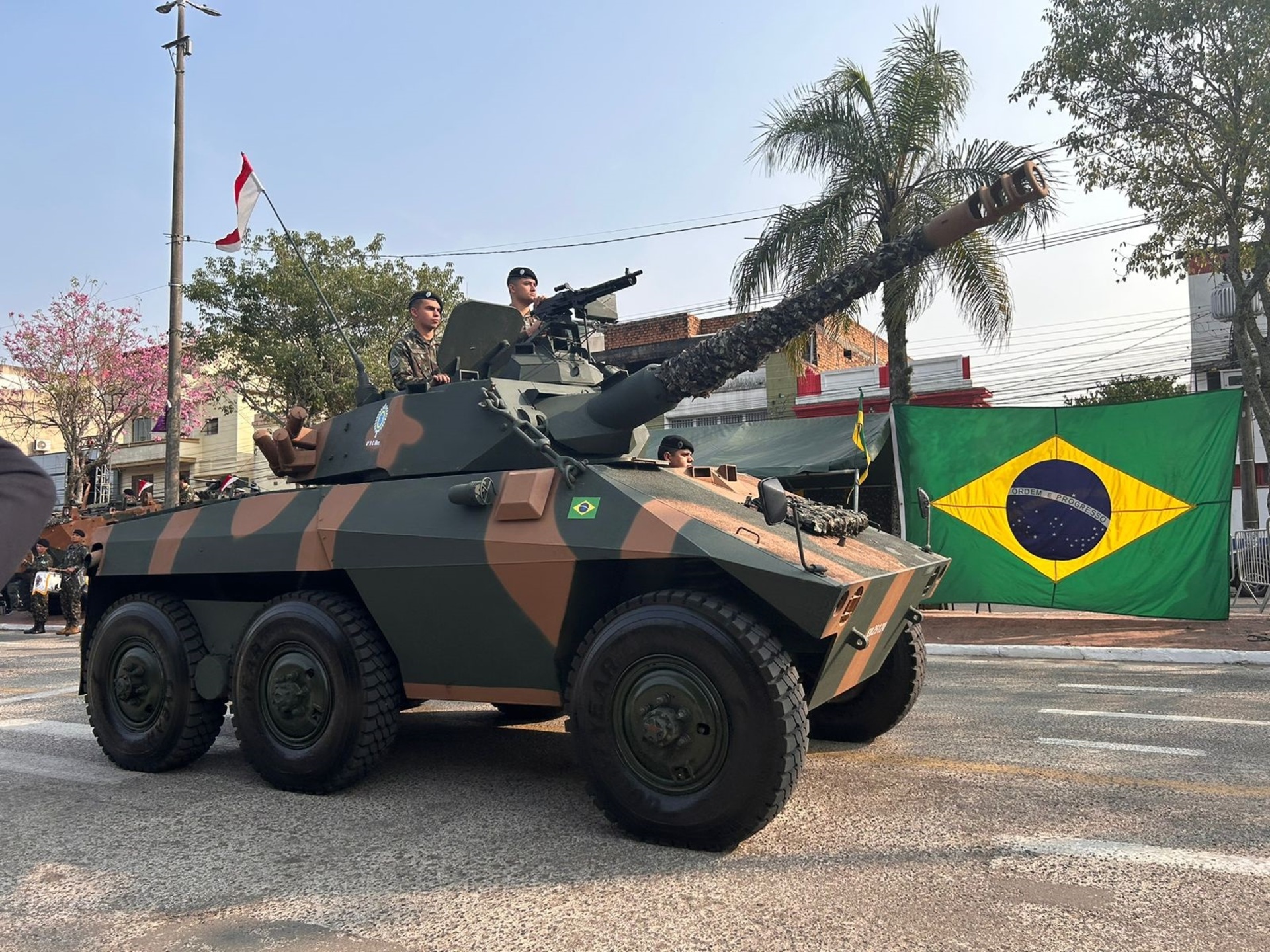 OAB Barro Preto - Desfile de Independência reúne multidão em Uruguaiana