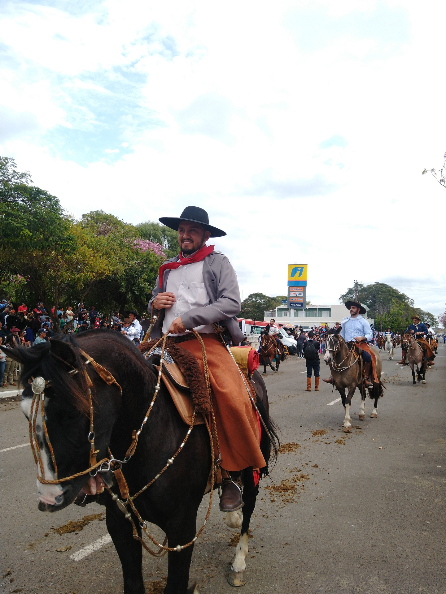 OAB Barro Preto - Previsão de sol entre nuvens para o Desfile Farroupilha