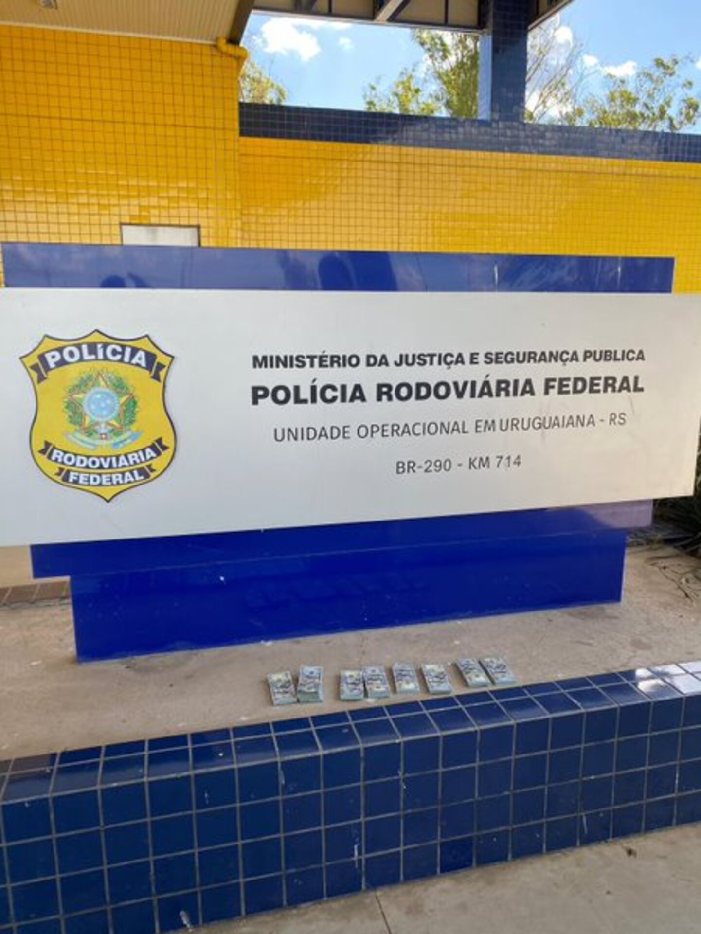 OAB Barro Preto - PRF apreende US$ 80 mil escondidos em um carro