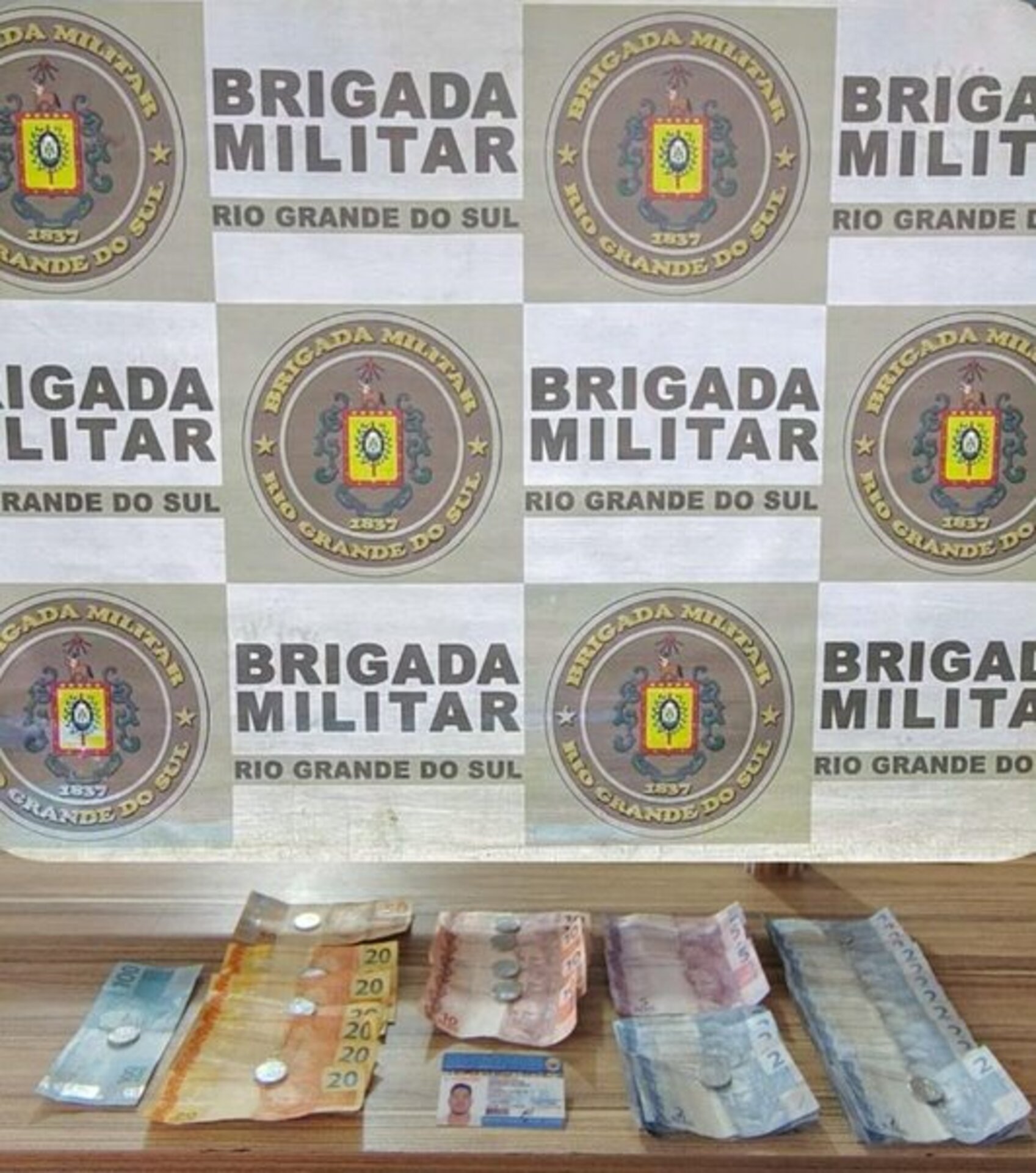 OAB Barro Preto - Homem é detido com documento falso durante operação da BM