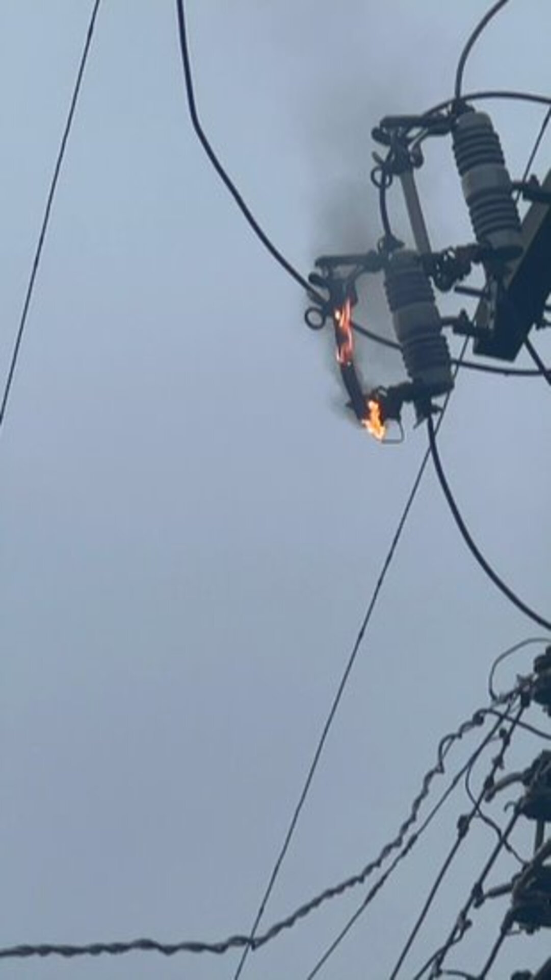 OAB Barro Preto - Após semanas ‘no escuro’ moradores da Domingos ‘ganham’ novo transformador