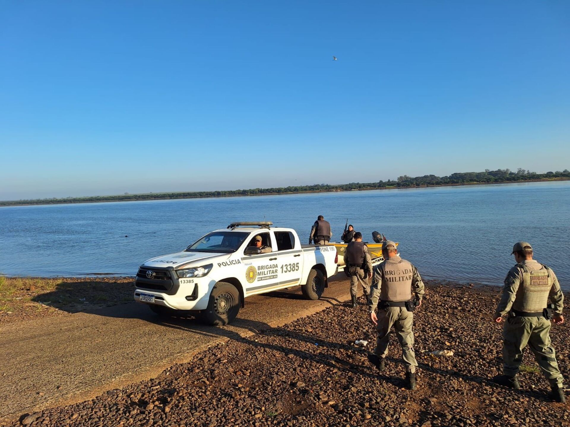 OAB Barro Preto - BM prende dupla por porte ilegal de arma e crime ambiental