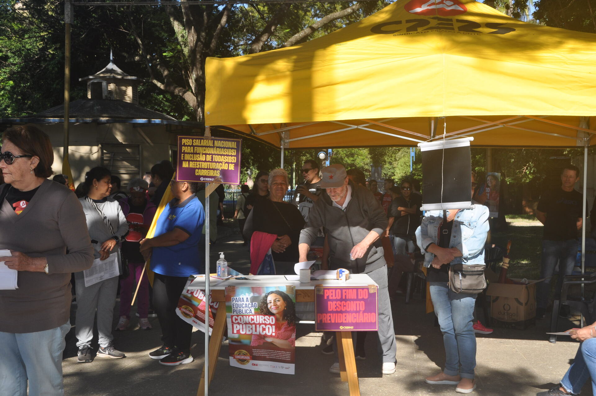 OAB Barro Preto - Cpers Sindicato realiza ato público na Praça Barão