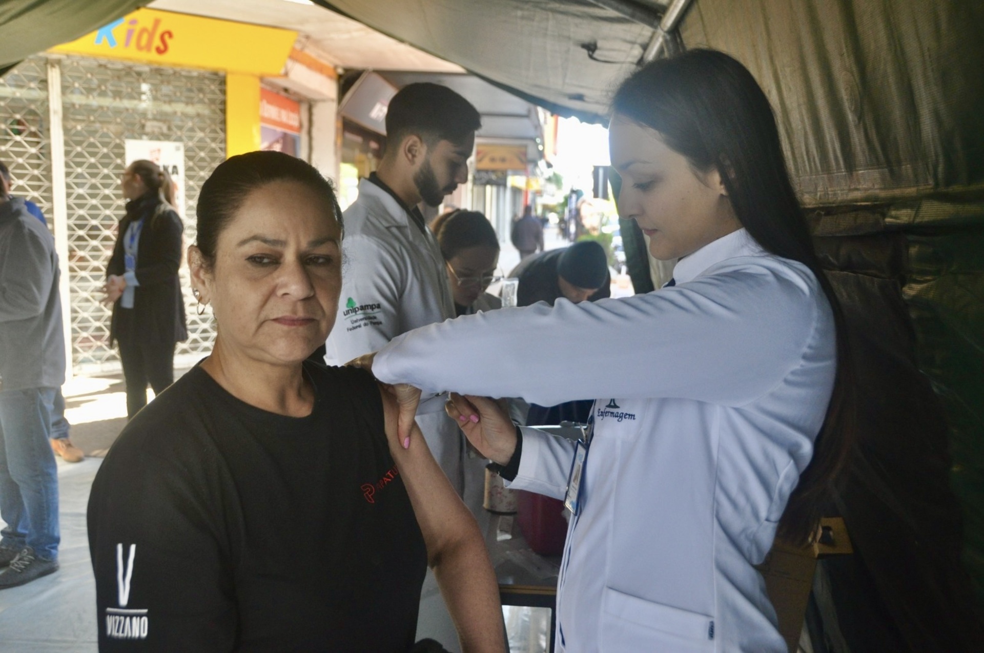 OAB Barro Preto - Aplicadas 500 doses de vacina contra a gripe no Calçadão