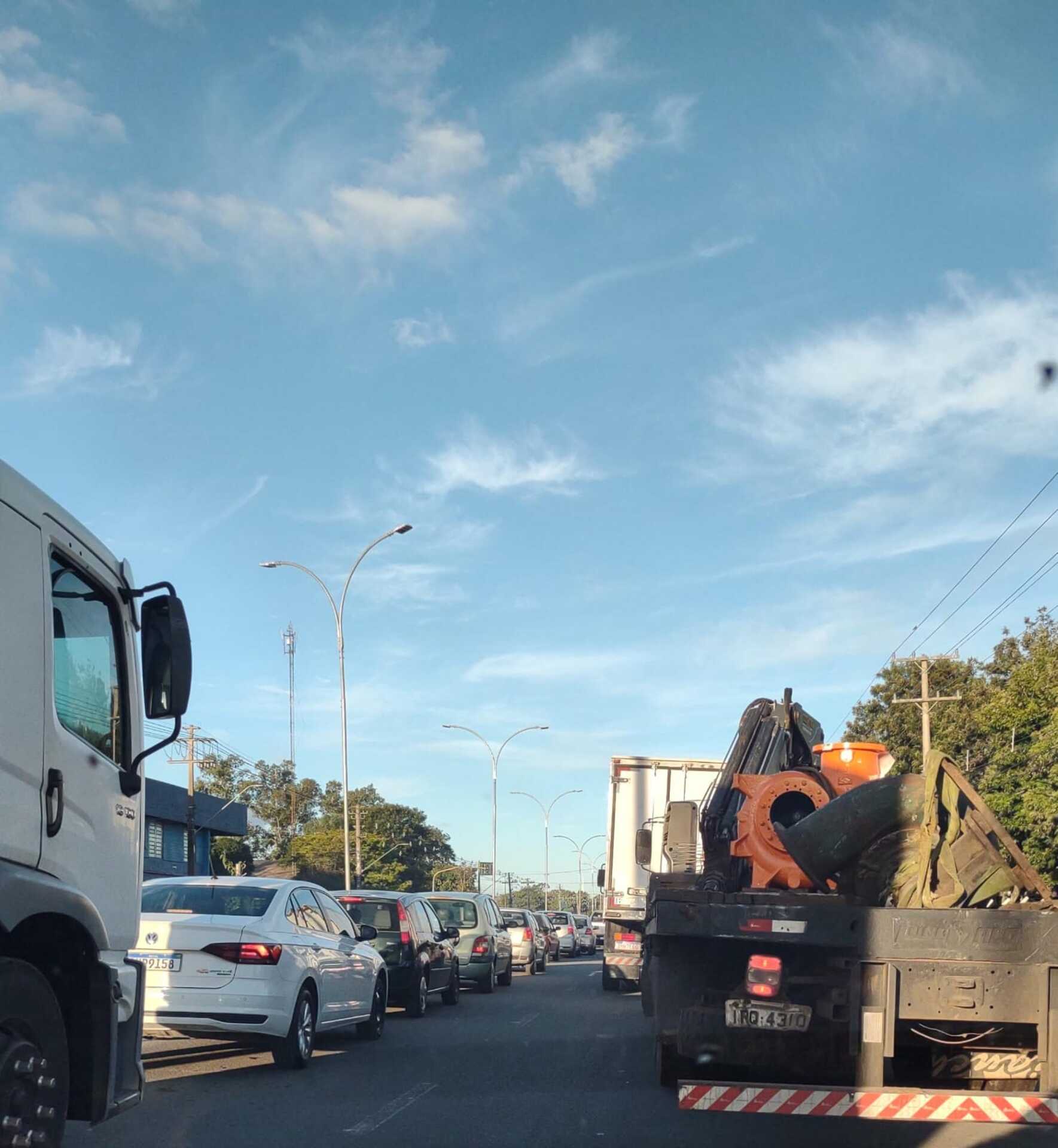 OAB Barro Preto - Caminhão paralisa na Setembrino e gera congestionamento
