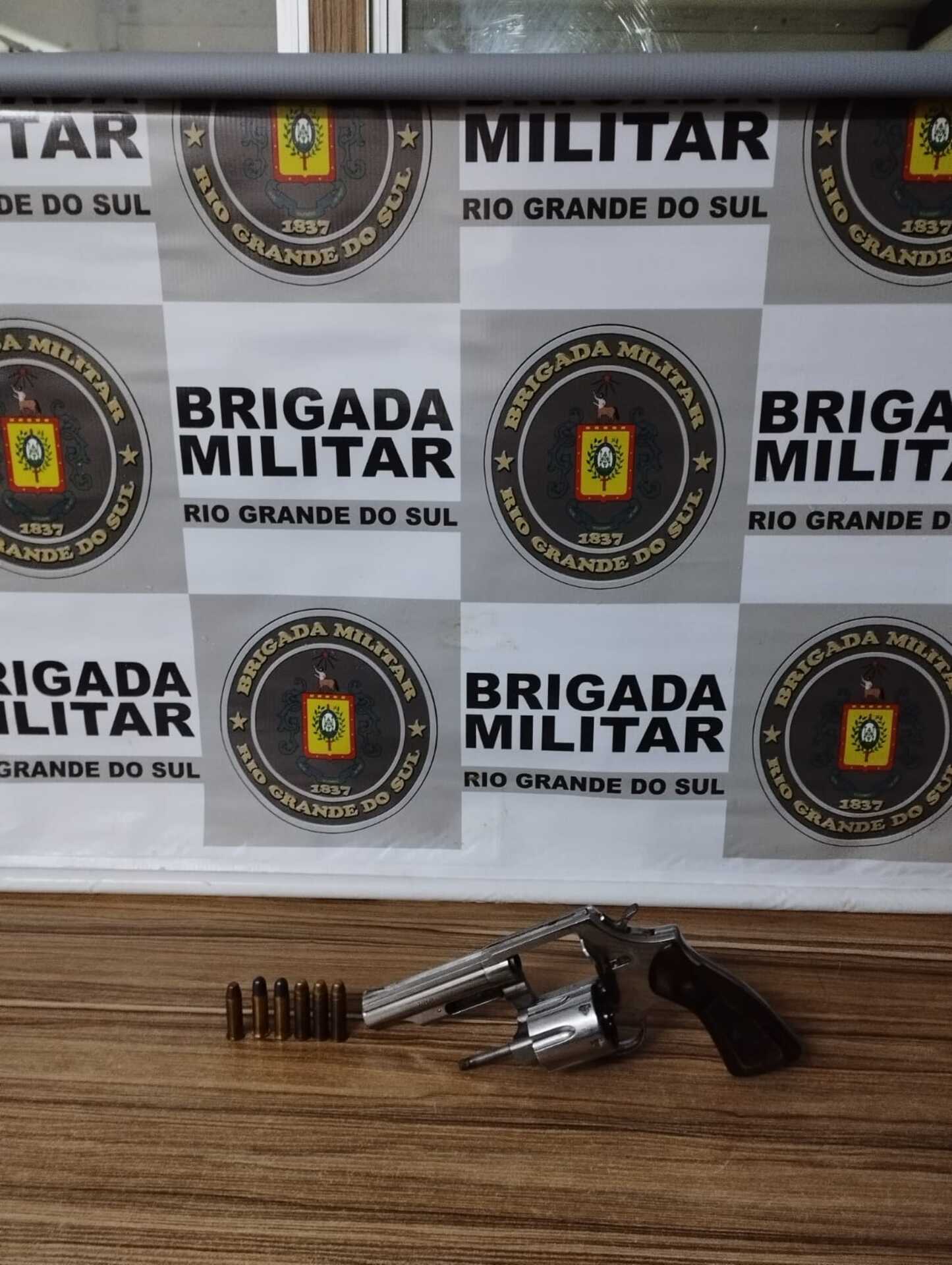 OAB Barro Preto - 1º BPAF prende homem por porte ilegal de arma