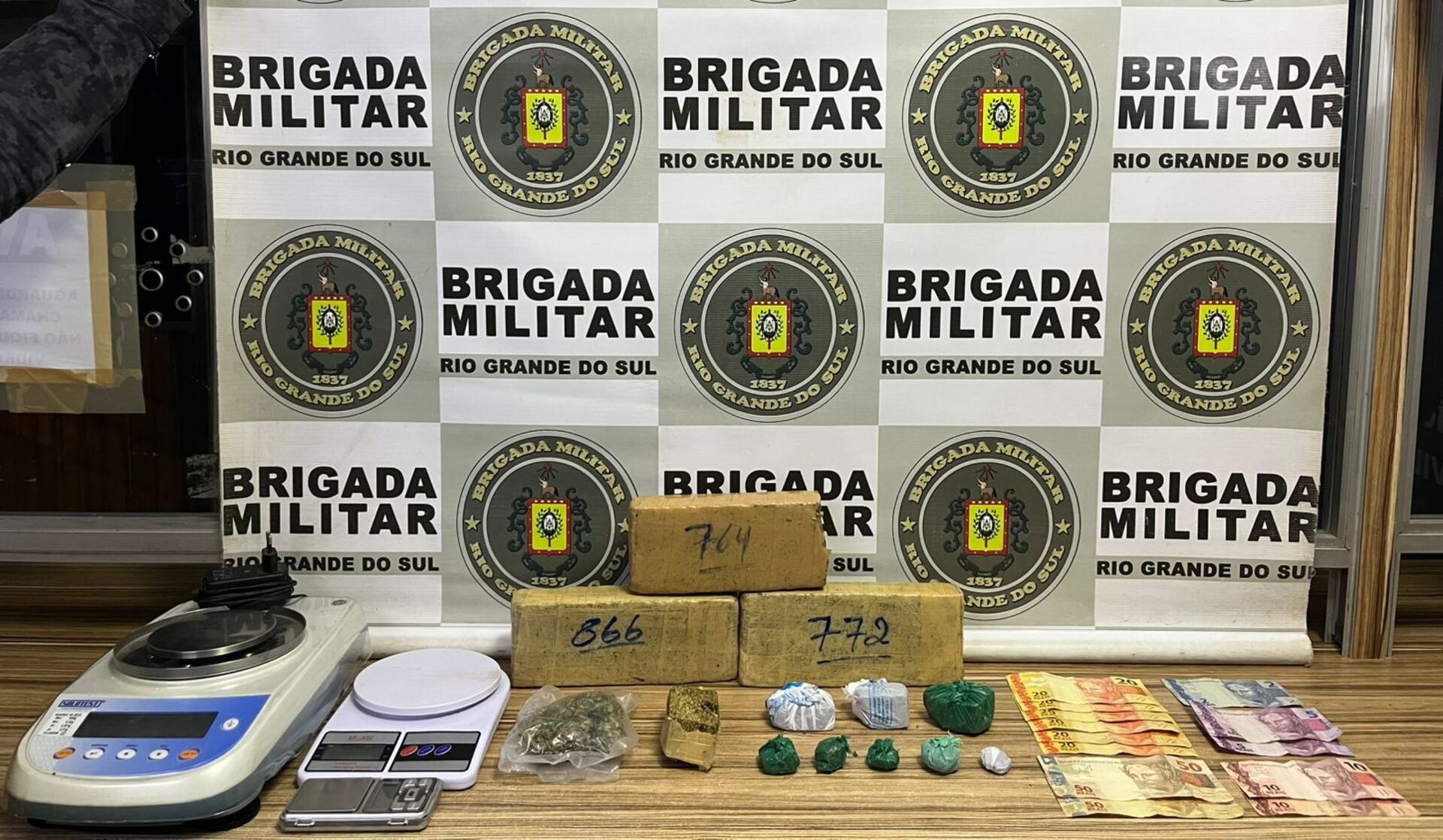 OAB Barro Preto - Choque prende homem por tráfico de drogas