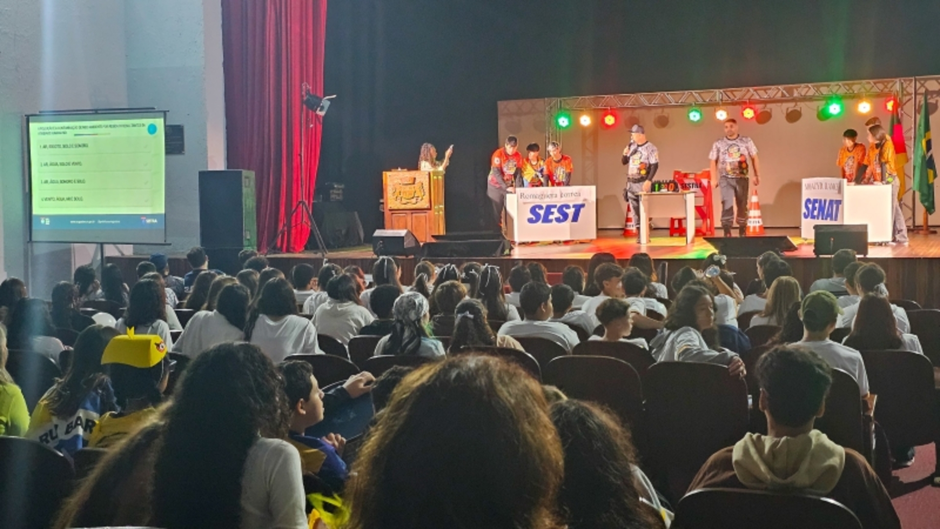 OAB Barro Preto - Gincana educativa reúne estudantes no Teatro Municipal