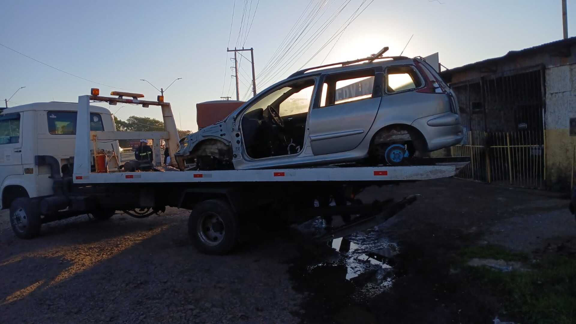 OAB Barro Preto - Operação retira 19 veículos abandonados das ruas