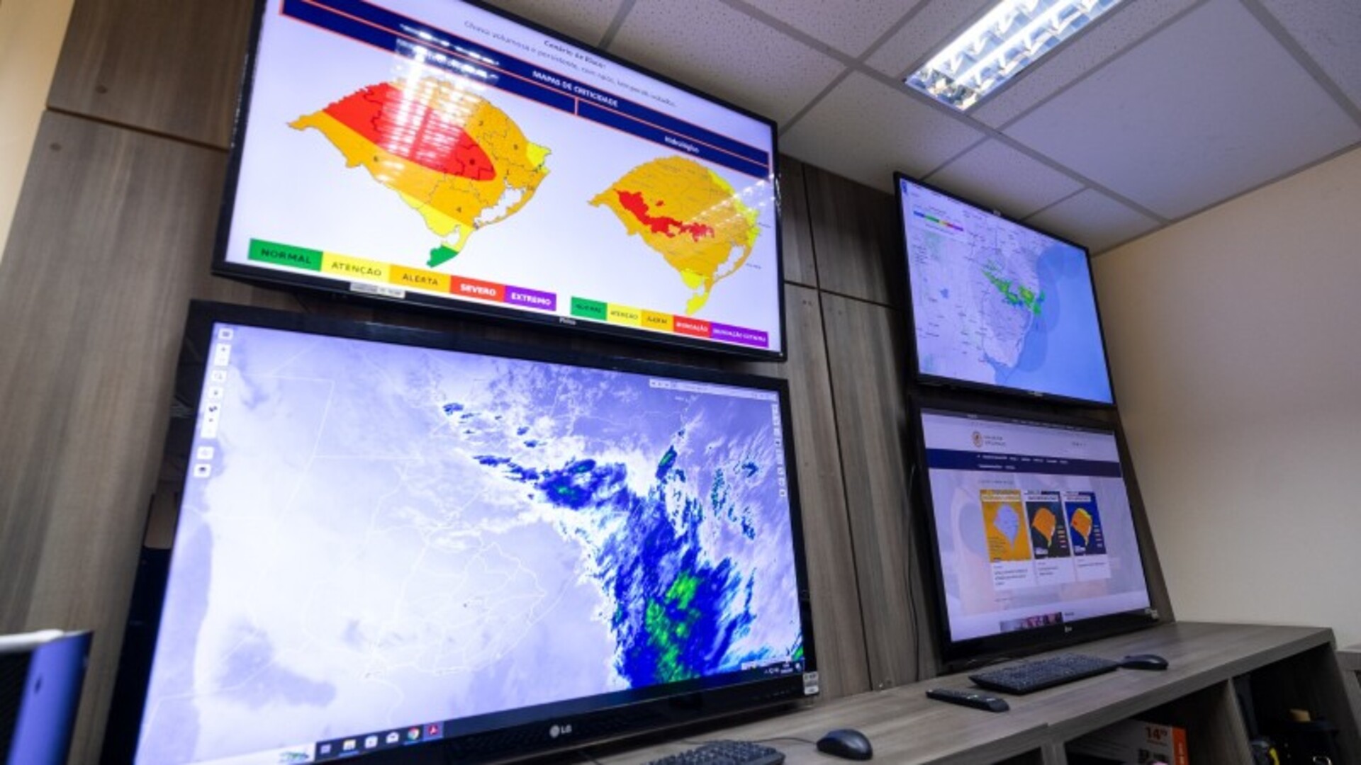OAB Barro Preto - Defesa Civil monitora bloqueios, danos e previsão de novos temporais