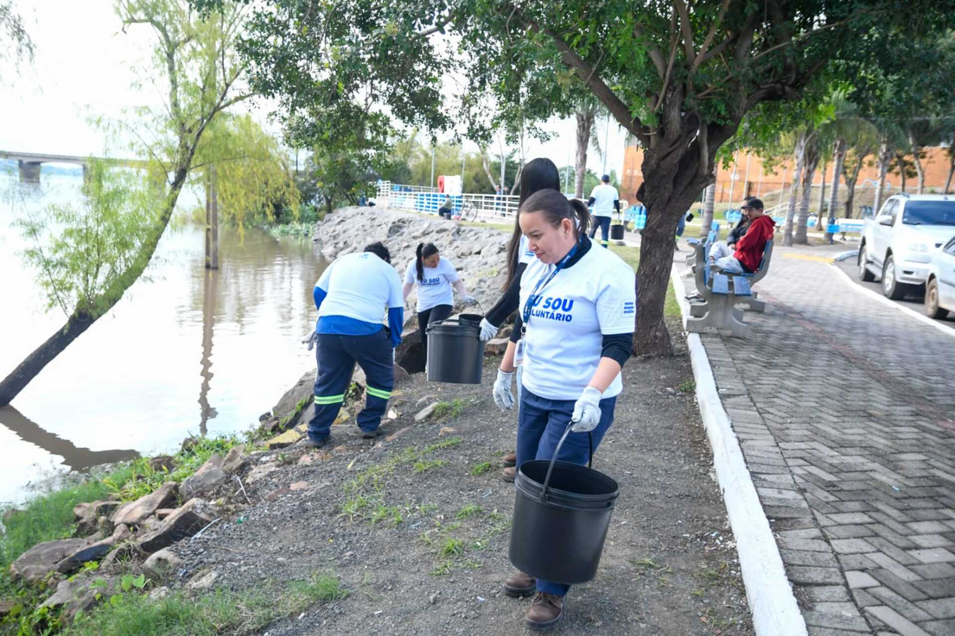 OAB Barro Preto - Aeroporto realiza ação de limpeza nas margens do Rio Uruguai