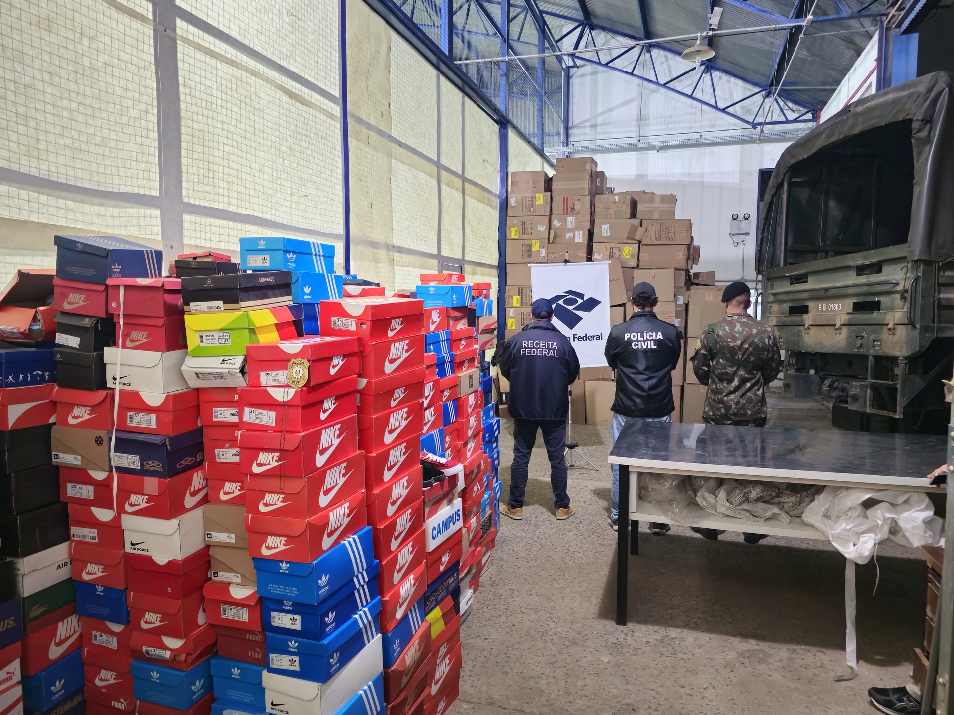 OAB Barro Preto - Polícia apreende 4,5 toneladas de tênis falsificados