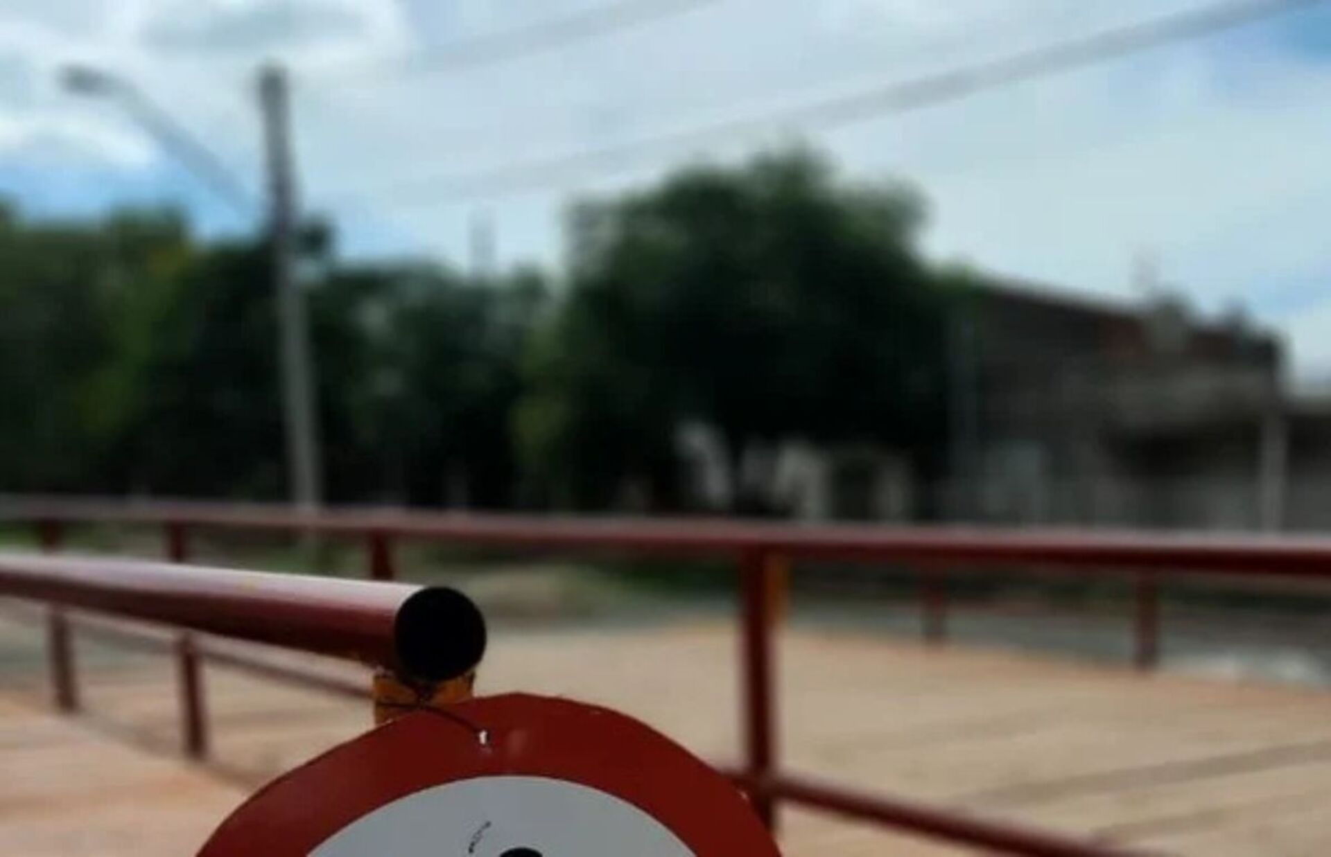 OAB Barro Preto - Danos em pontilhão prejudica coleta de lixo no bairro Cidade Nova