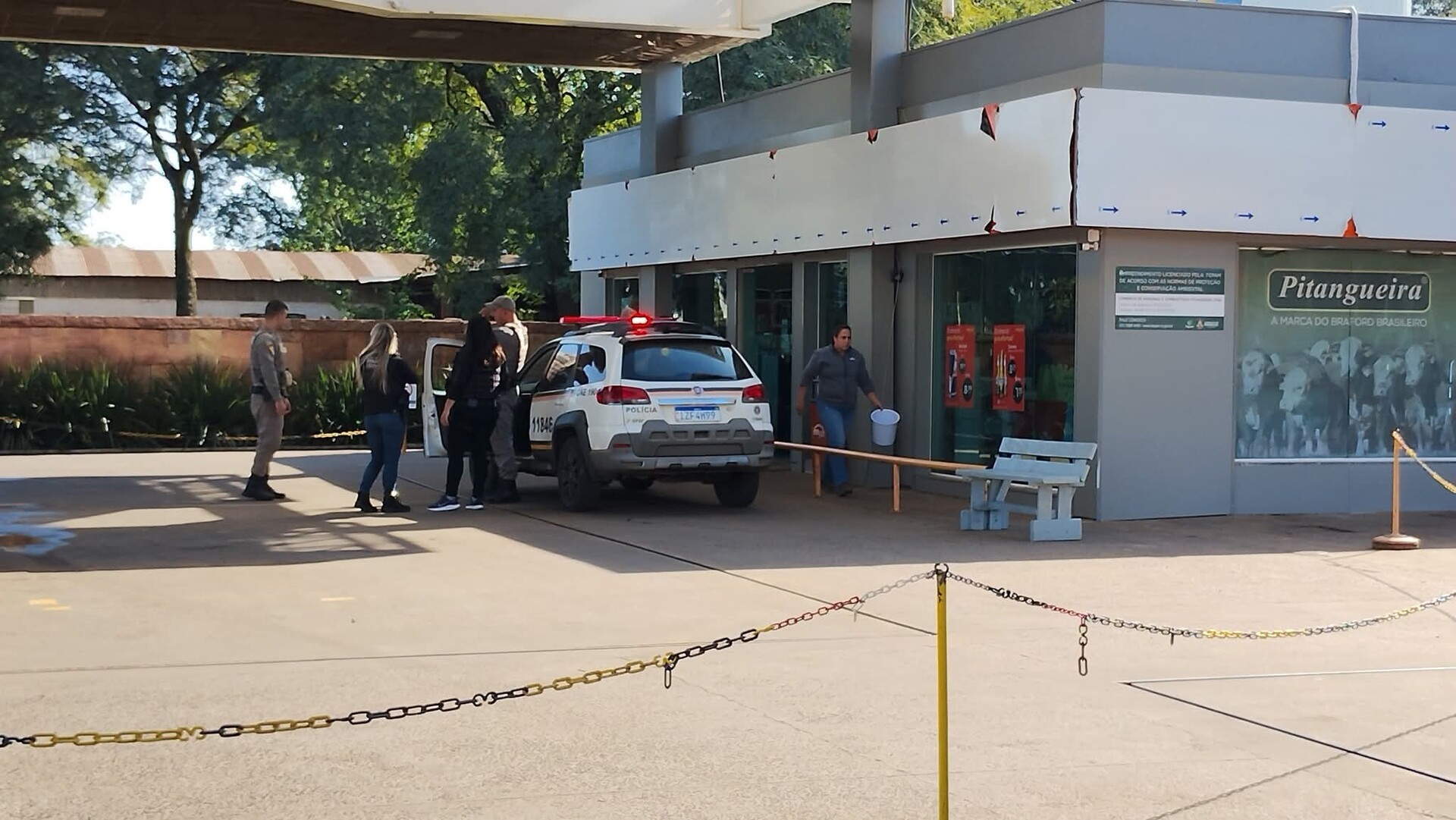 OAB Barro Preto - Homem é morto a tiros em posto de gasolina