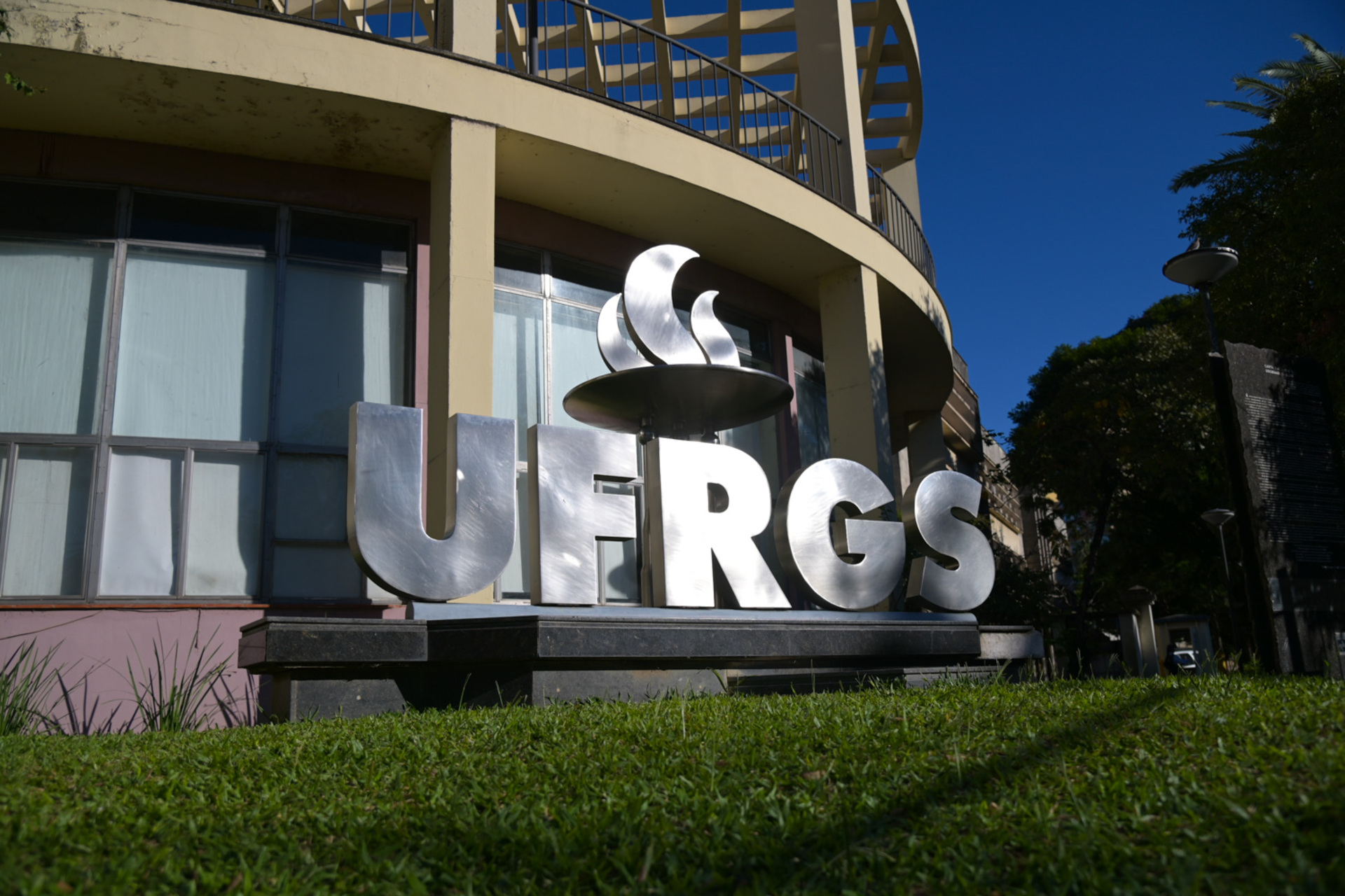 OAB Barro Preto - Ufrgs abre concurso para professor adjunto