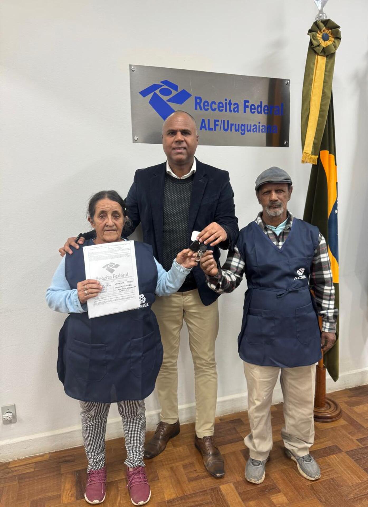 OAB Barro Preto - Receita Federal doa veículo para associação de catadores