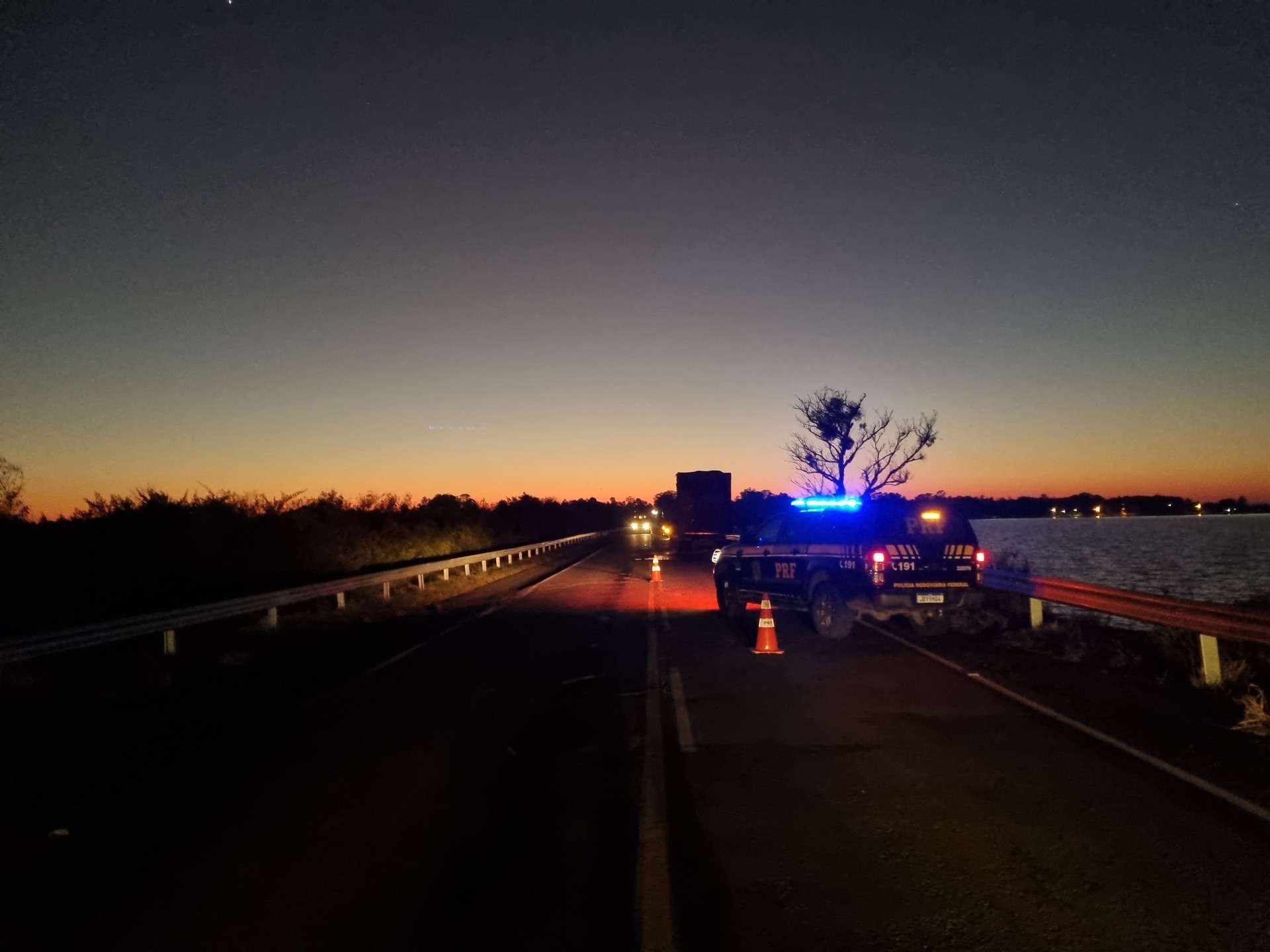 OAB Barro Preto - Incêndio em caminhão causa bloqueio parcial na estrada