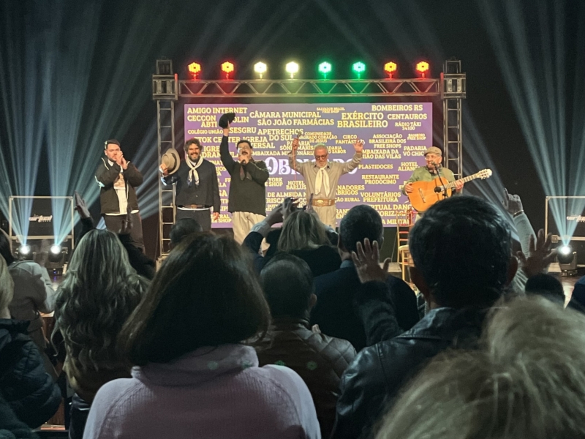 OAB Barro Preto - Noite de música e solidariedade reúne mais de mil pessoas no Teatro