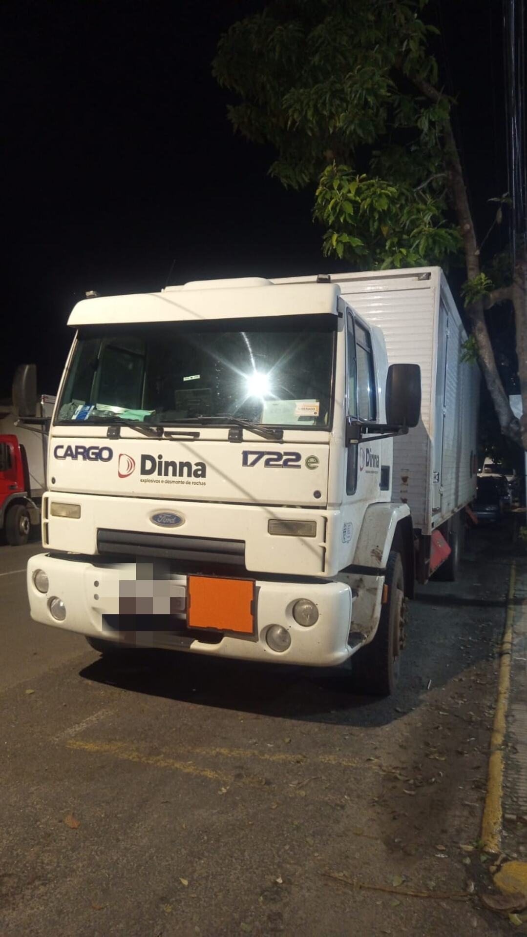OAB Barro Preto - Guarda Municipal retira caminhão com carga de explosivos do centro