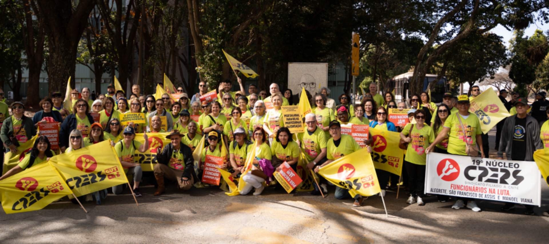 OAB Barro Preto - Servidores de Uruguaiana participam de ato público em Porto Alegre