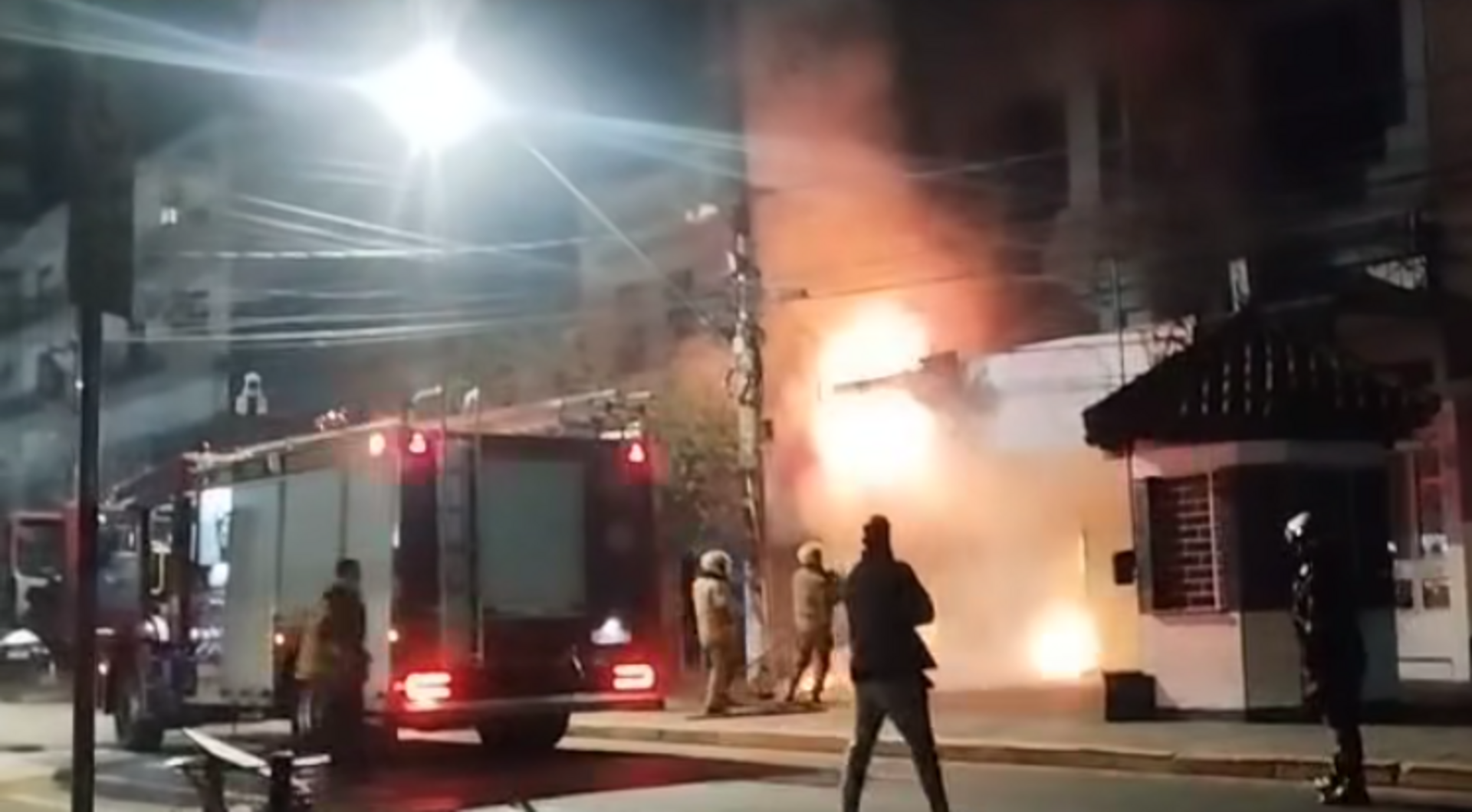 OAB Barro Preto - Incêndio atinge loja de utilidades no Calçadão