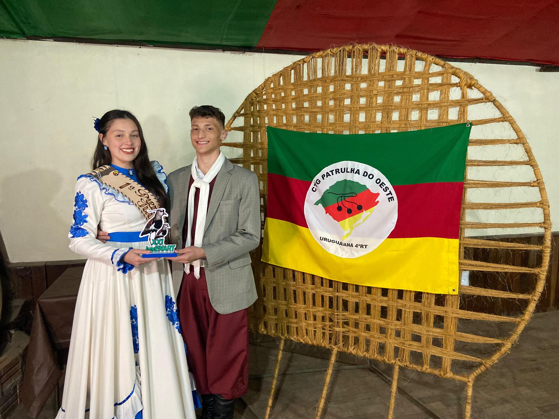 OAB Barro Preto - Dupla de Uruguaiana é vice-campeã da Dança de Salão no JuvEnart