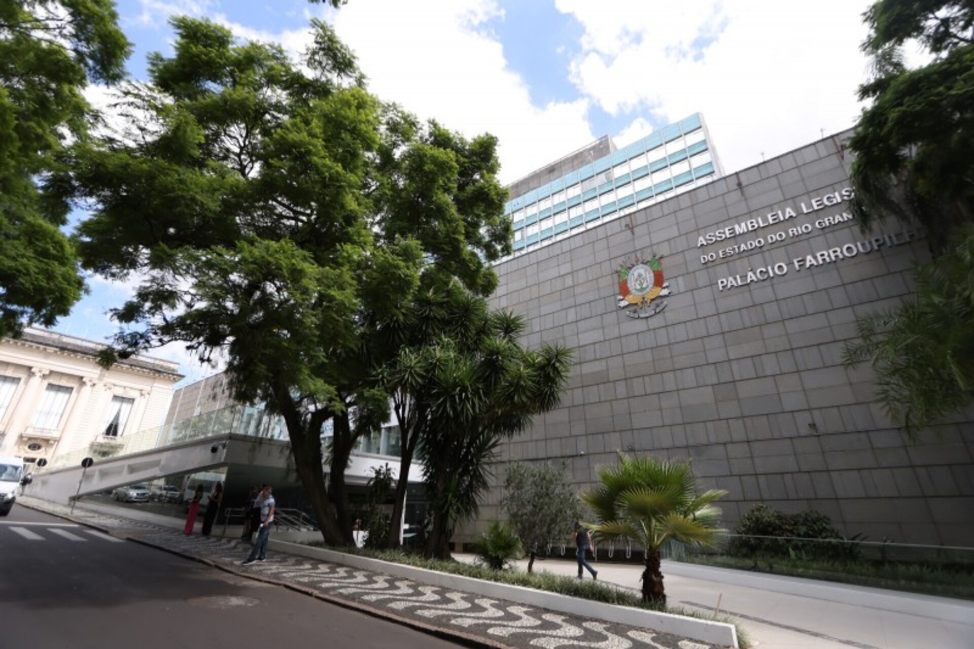 OAB Barro Preto - PL que cria 14º salário para professores é protocolado na AL