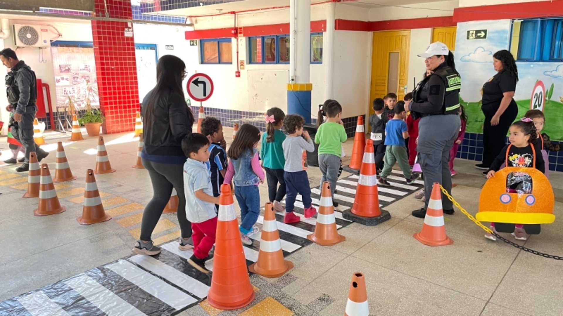 OAB Barro Preto - Escola Monteiro Lobato recebe projeto Minicidade