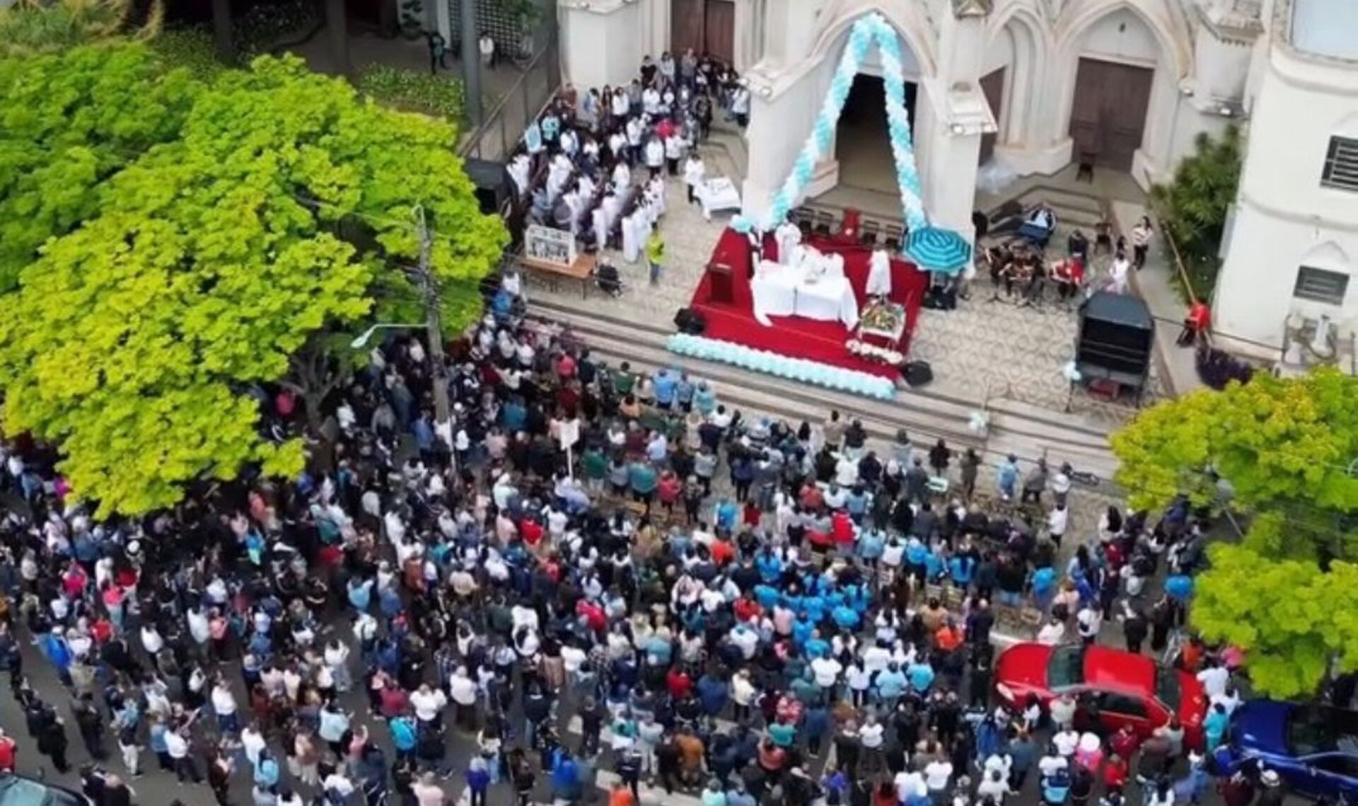 OAB Barro Preto - Procissão e Missa de Nossa Senhora Aparecida reúnem 10 mil pessoas