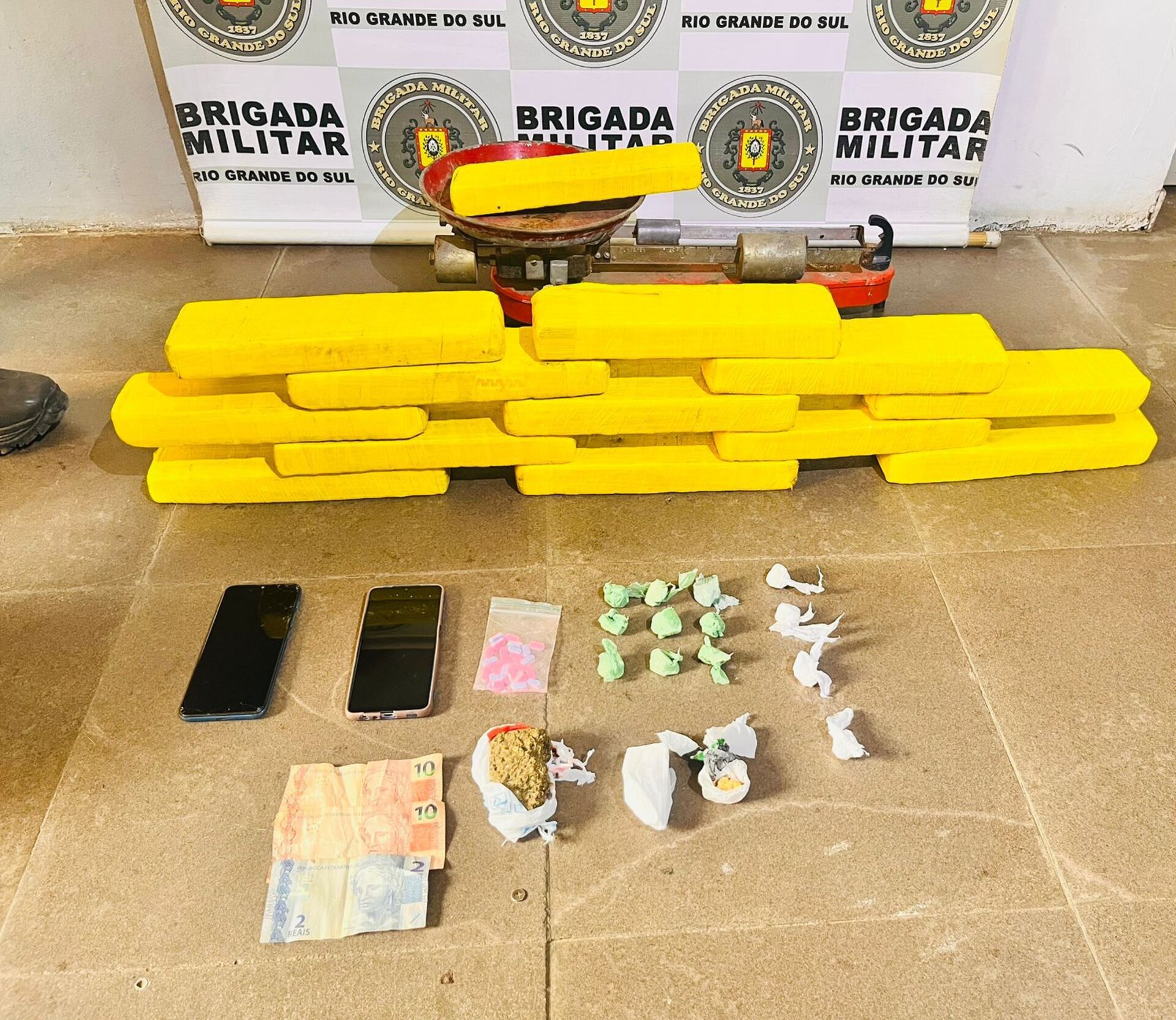 OAB Barro Preto - Choque prende dois homens por tráfico de drogas