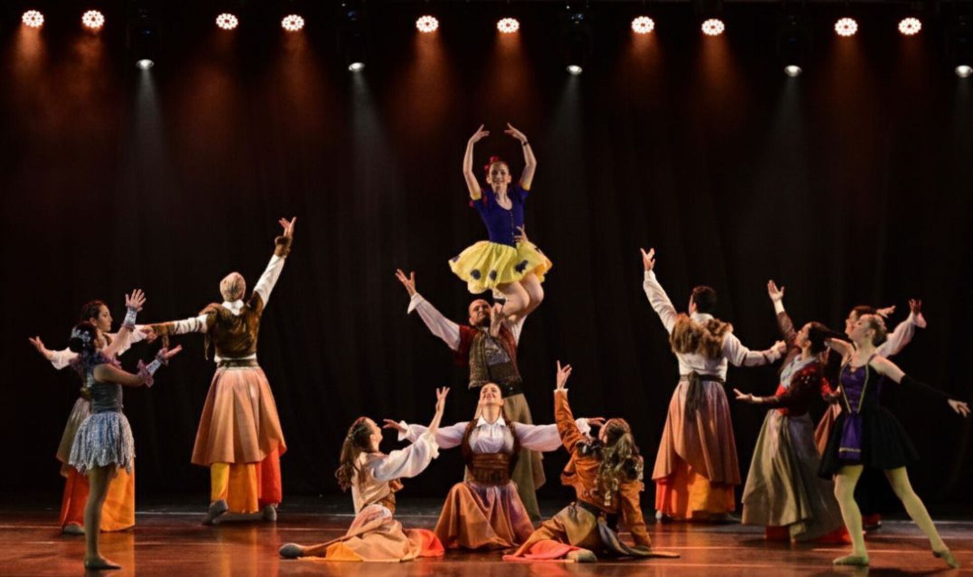 OAB Barro Preto - Festival Internacional Vem Dançar Sudamérica começou nesta sexta-feira