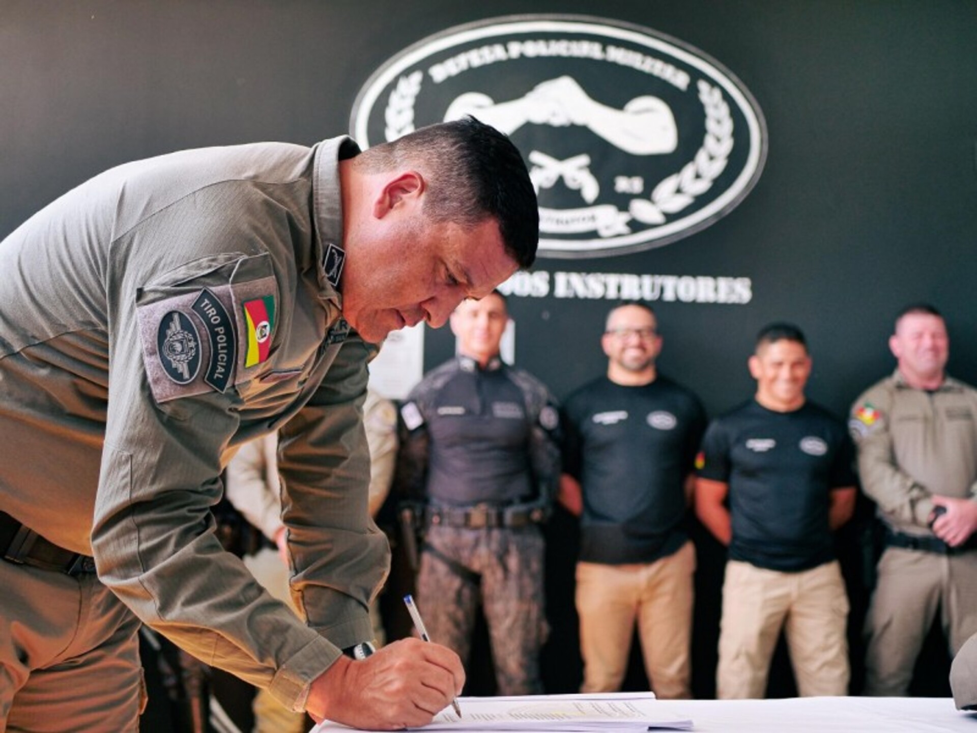 OAB Barro Preto - Brigada Militar lança Manual de Defesa Policial Militar