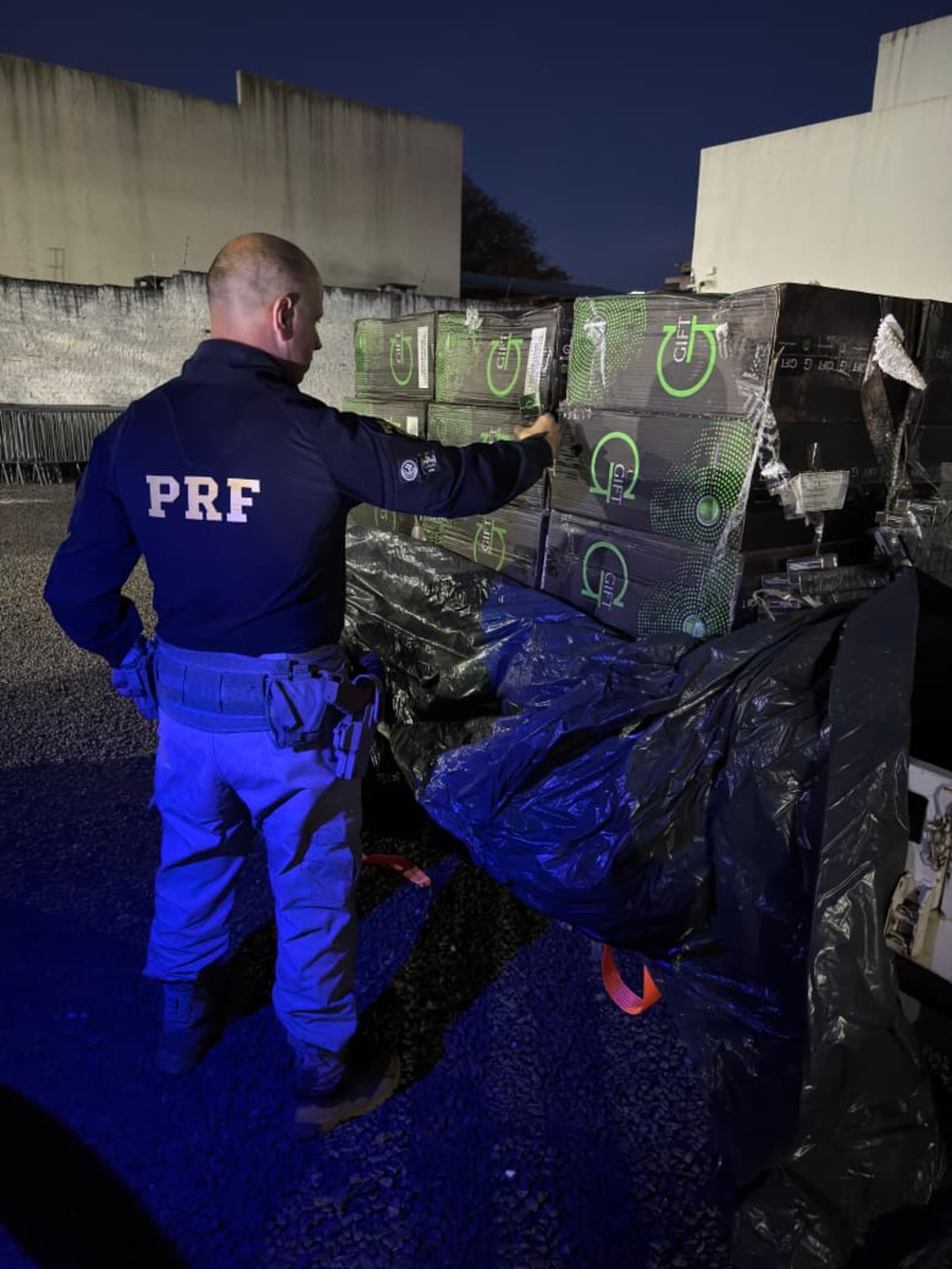 OAB Barro Preto - Polícia Rodoviária intercepta carga ilegal de cigarros