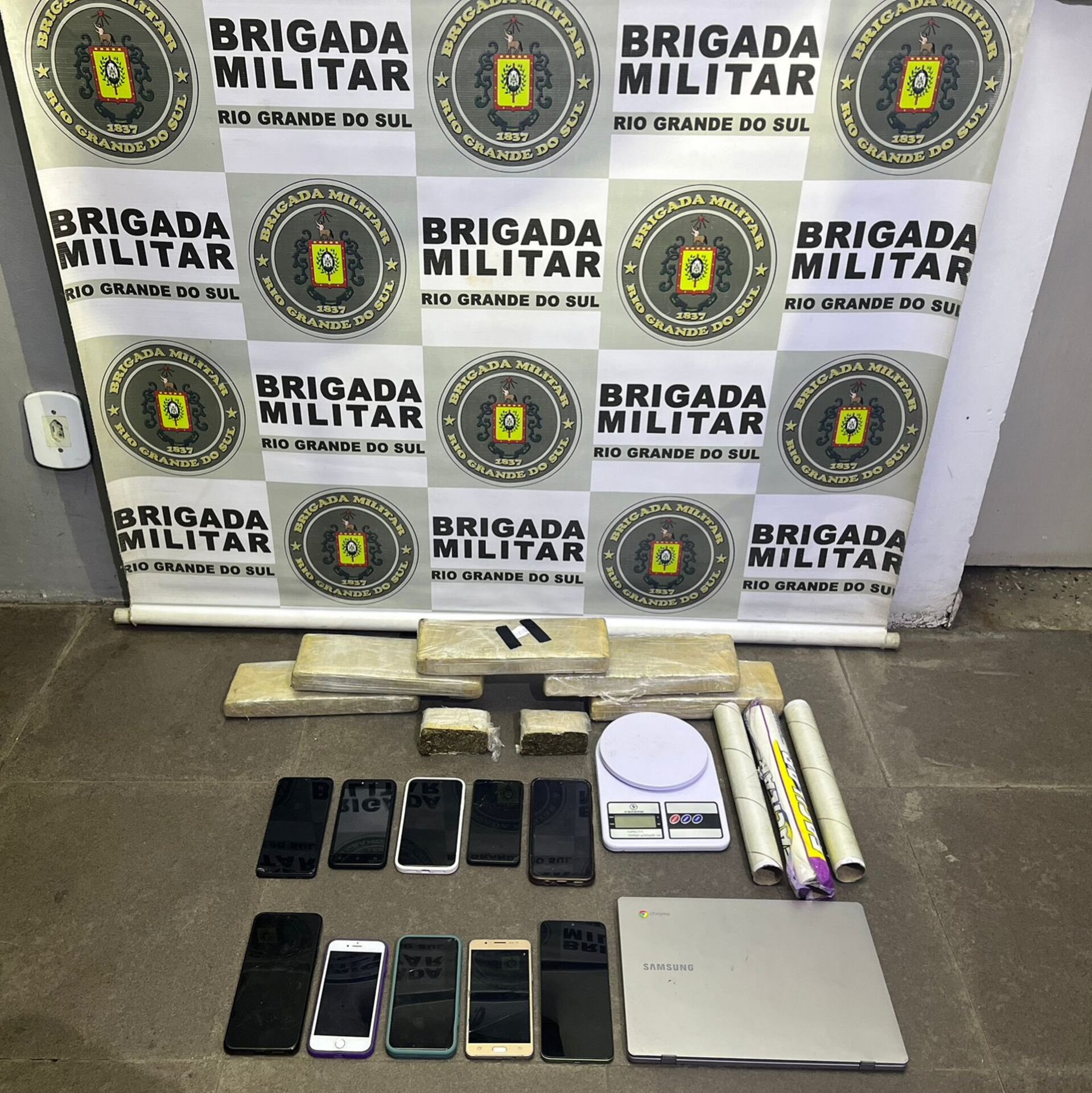 OAB Barro Preto - Dupla é presa por tráfico de drogas no bairro São Miguel