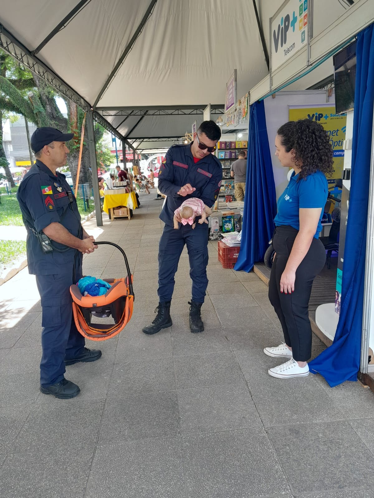 OAB Barro Preto - Bombeiros orientam sobre primeiros socorros na Praça do Barão