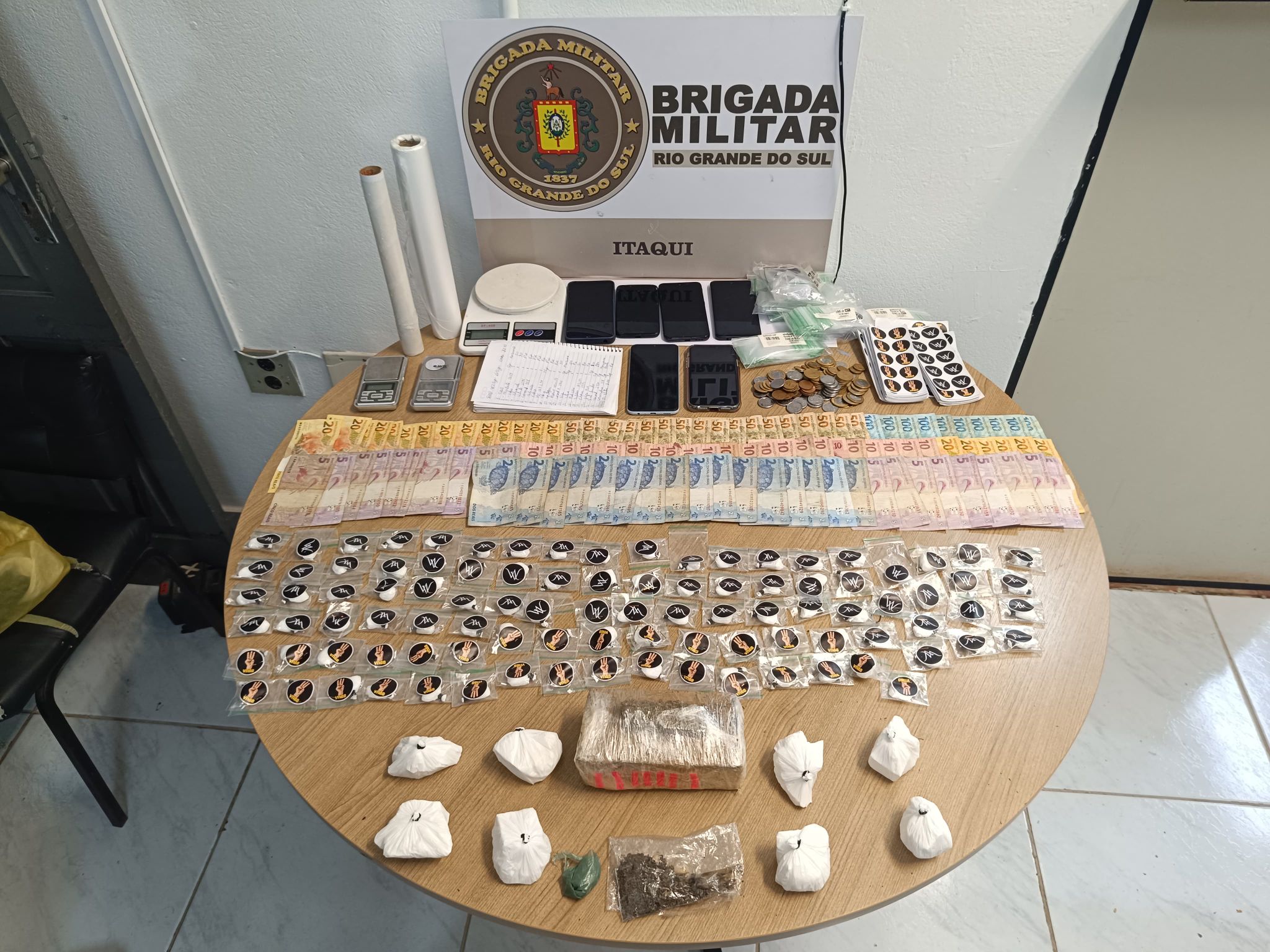 OAB Barro Preto - Casal é preso por tráfico de drogas em Itaqui 