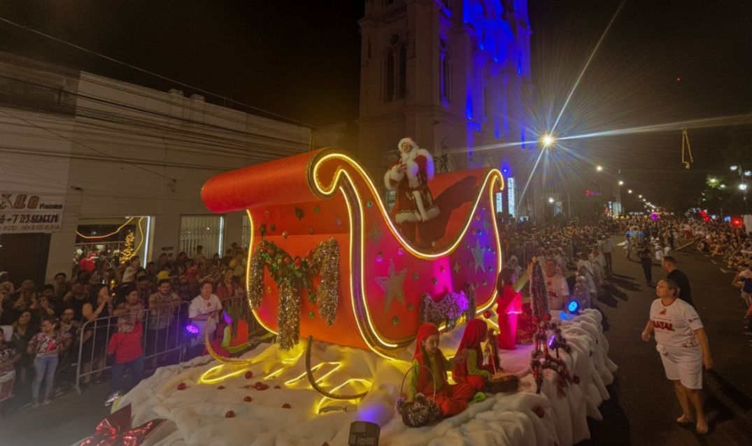 OAB Barro Preto - Desfile de Natal reúne 20 mil pessoas no centro de Uruguaiana