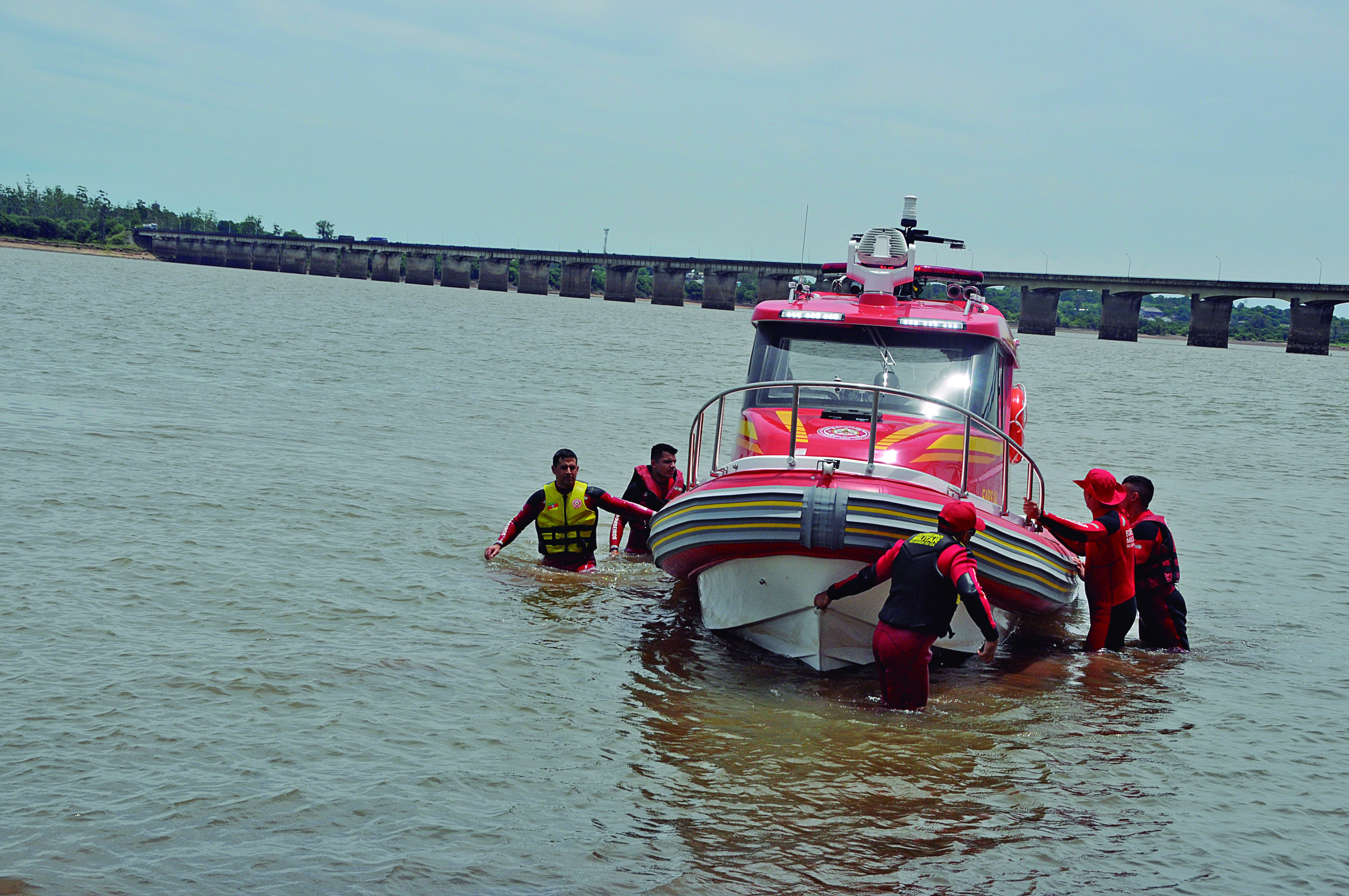 OAB Barro Preto - Corpo de Bombeiros realiza treinamento para operações aquáticas