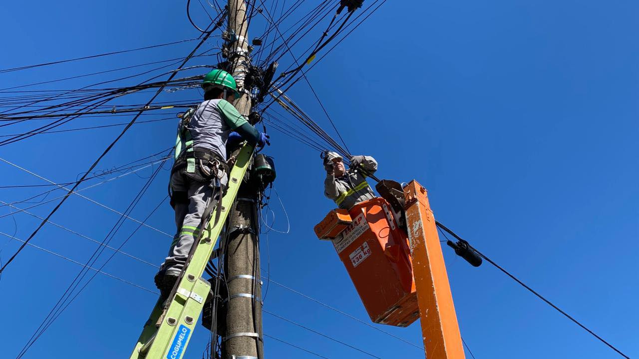 OAB Barro Preto - Mutirão retira fiação em desuso das ruas
