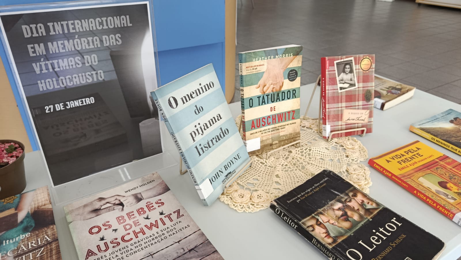 OAB Barro Preto - Vitrine literária do Sesc relembra o Holocausto
