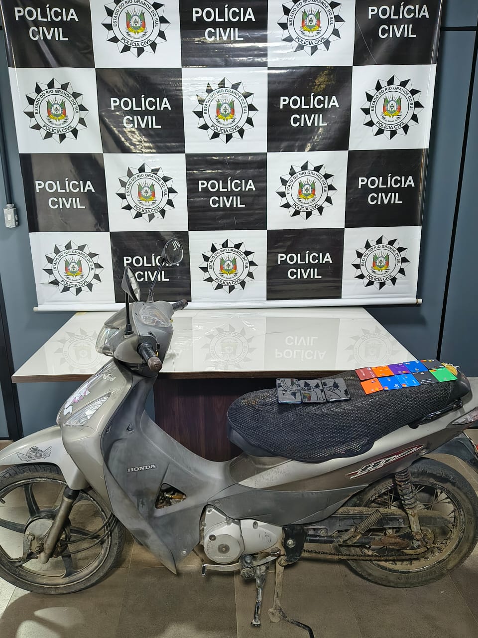 OAB Barro Preto - 2ª DP prende mulher suspeita de estelionato contra idosos