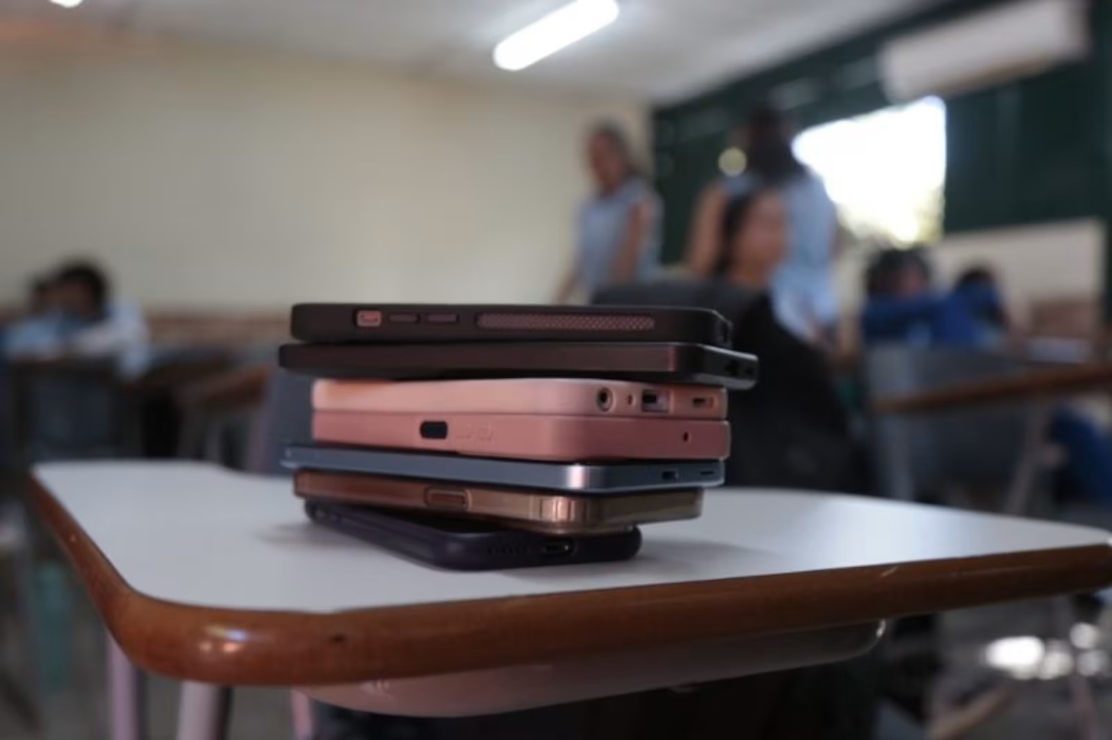 OAB Barro Preto - MEC vai avaliar impacto da restrição de celulares nas escolas