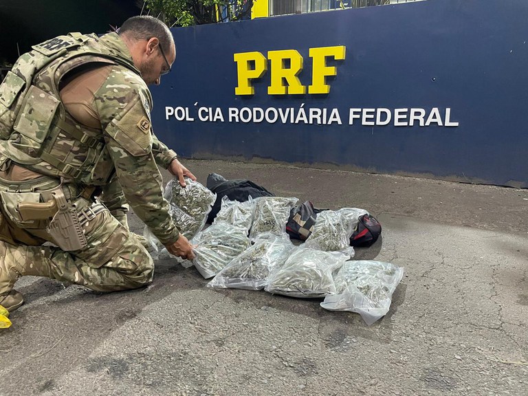 OAB Barro Preto - PRF prende homem por tráfico de drogas na BR-290