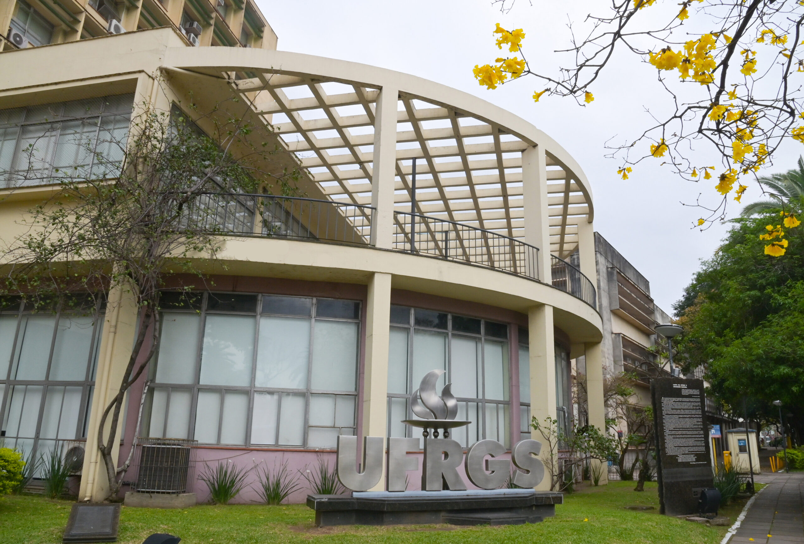 OAB Barro Preto - UFRGS abre concurso para administrador, meteorologista e engenheiro