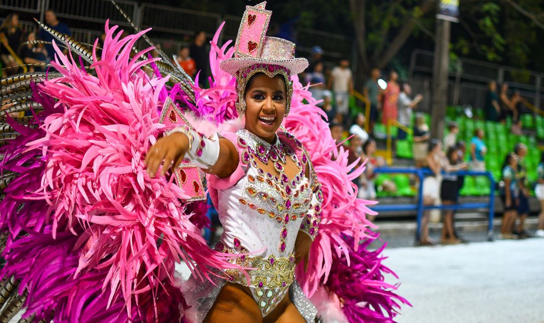 OAB Barro Preto - Carnaval fora de época intensifica agenda das escolas de samba 