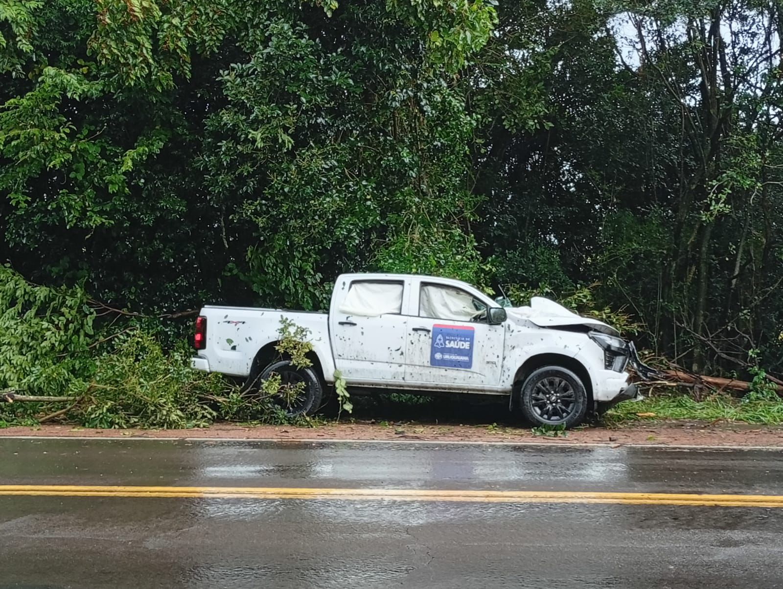 OAB Barro Preto - Veículo da SMS aquaplana durante transporte de paciente