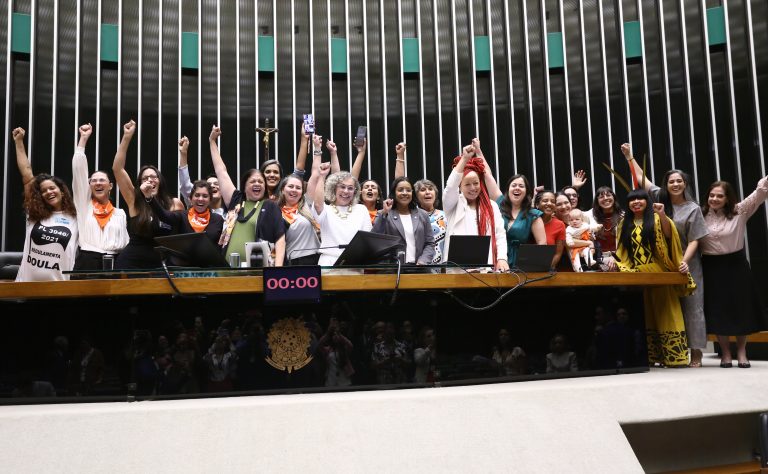 OAB Barro Preto - Câmara aprova regulamentação da profissão de doula