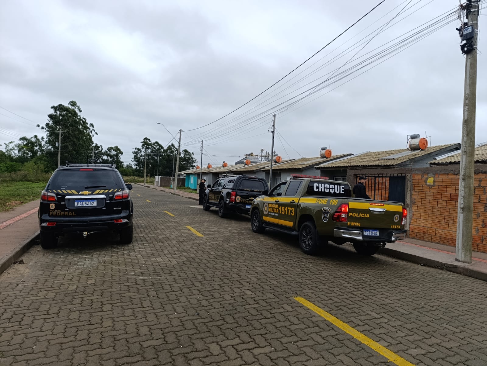 OAB Barro Preto - PF e Choque verificam ocupação de moradias no Olavo Rodrigues