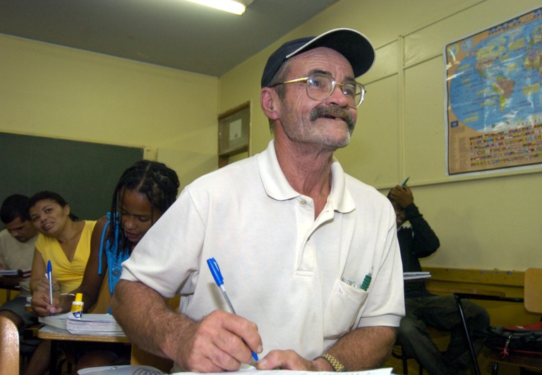 OAB Barro Preto - MEC apresenta CadEJA para ampliar acesso à educação de jovens e adultos
